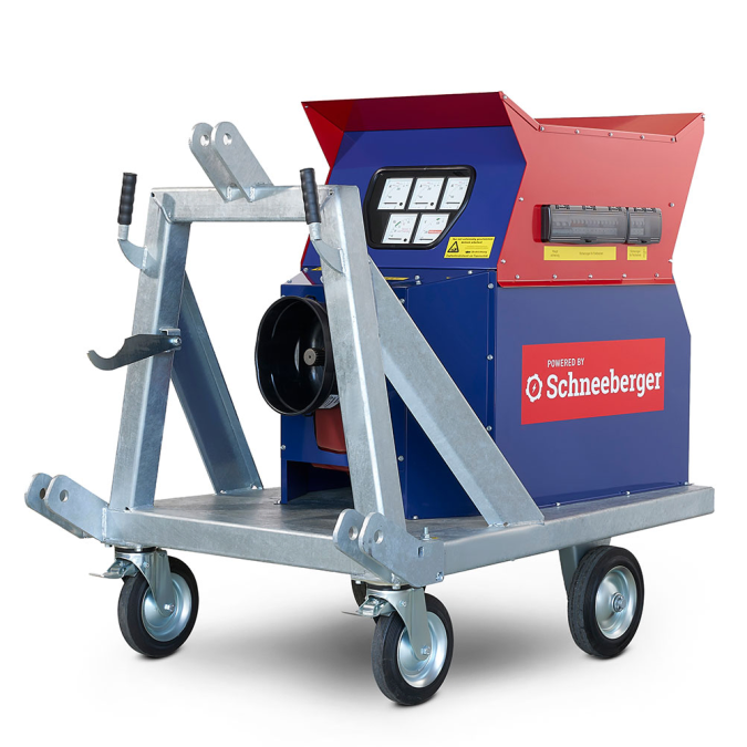 Freigestelltes Produktfoto eines rot-blauen Schneeberger Geräts auf einem fahrbaren Metallrahmen mit Rollen.