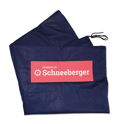 Schneeberger Abdeckhaube in Blau, zusammengefaltet auf weißem Hintergrund.