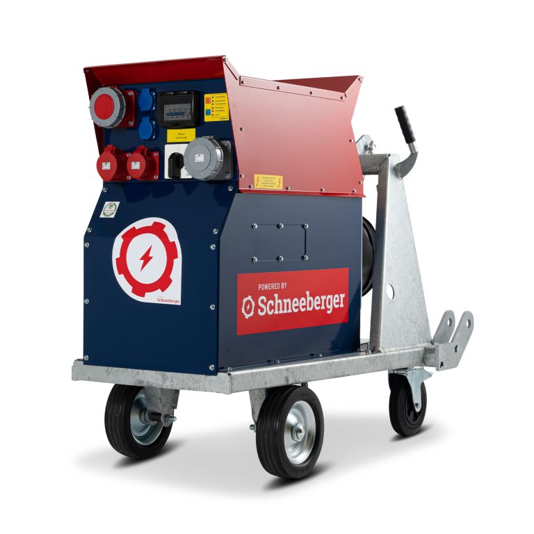Seitliche Ansicht eines Schneeberger Zapfwellengenerators mit Zapfwellenanschluss, Dreipunktaufnahme, Standfüßen und Messanzeigen.